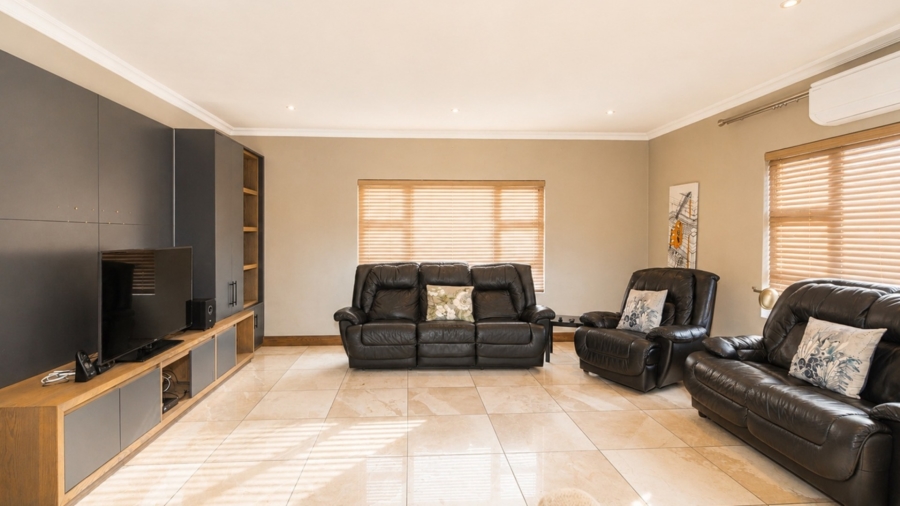 8 Bedroom Property for Sale in Birdwood Estate North West
